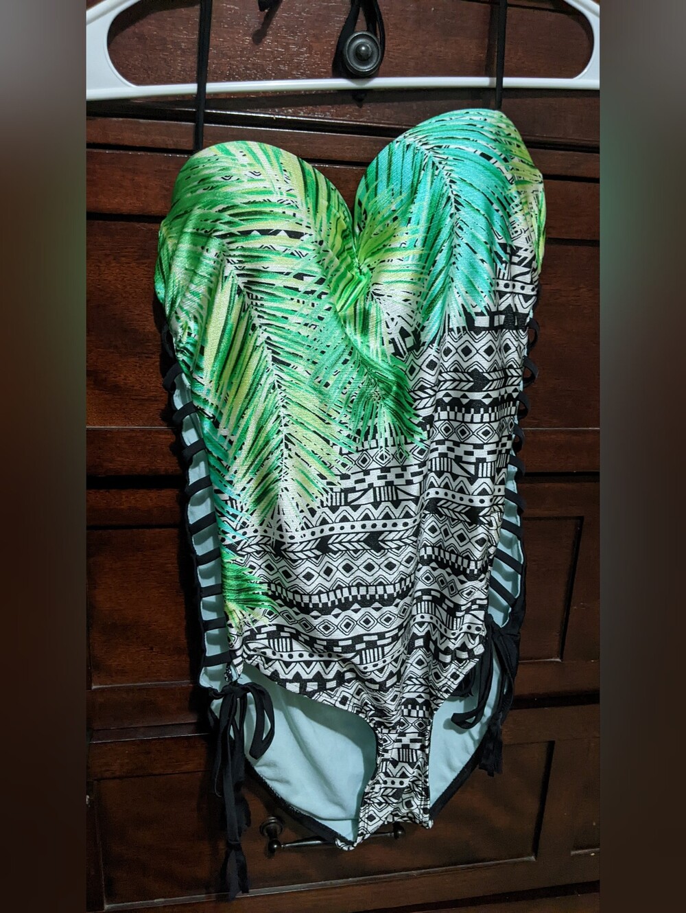 No Boundaries Green Palm-Print Strap-Side One Piece Swimsuit Size Med